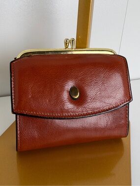 Princess Gardner Orange Brown Leather Kiss Lock Wallet